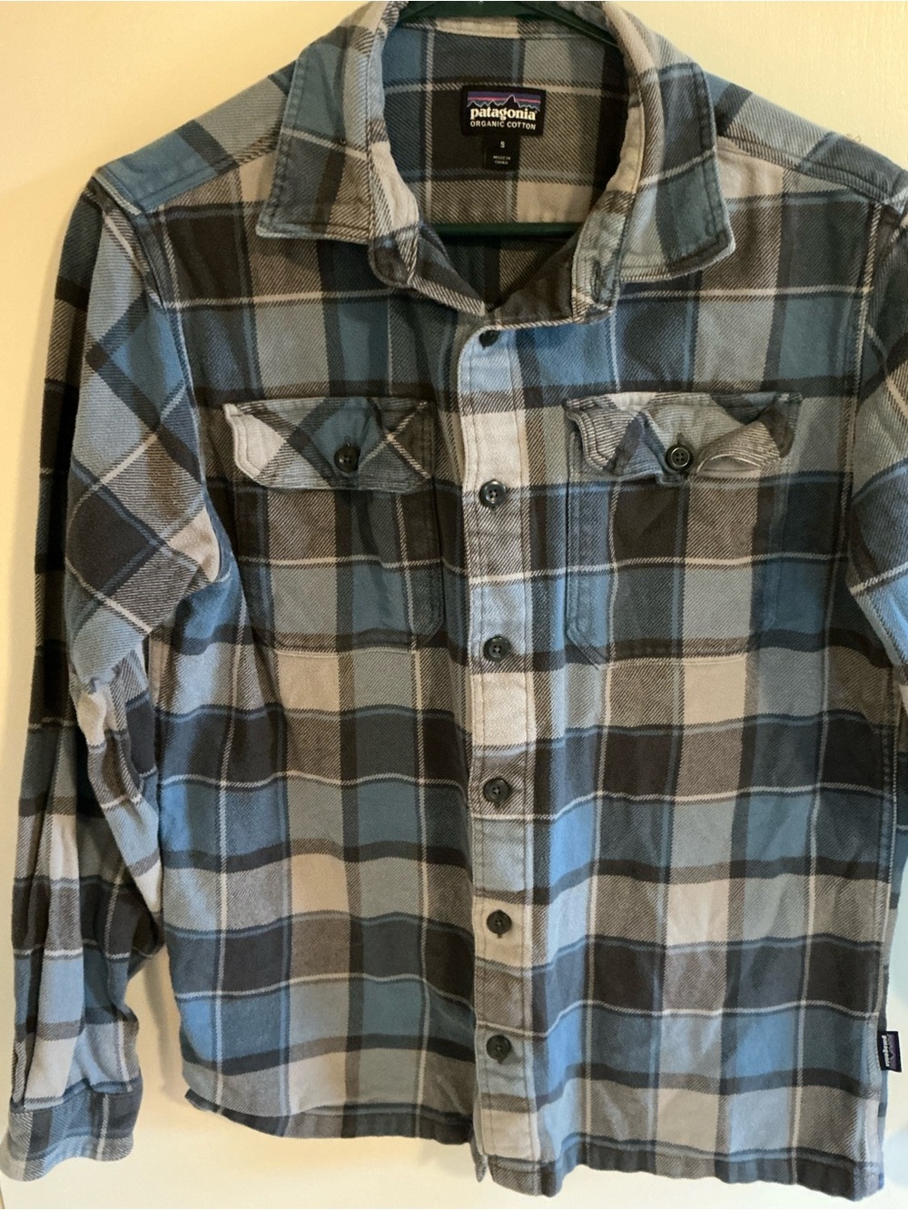 100% Organic Cotton Patagonia Blue and Gray Flannel, like new